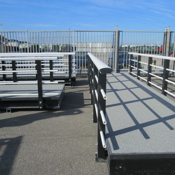 GVK profielen en GVK brugdekplanken, maken samen een complete krafton brug